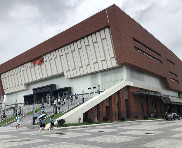中山大學新華學院